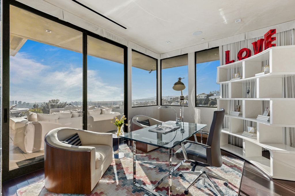 1525 Blue Jay Way, Los Angeles, California is an exceptional blend of art and architecture, showcasing a unique expression of design and creativity that will leave you in awe. 