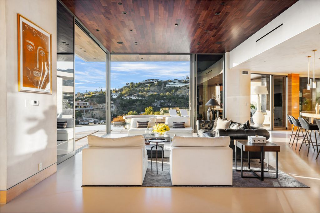 1525 Blue Jay Way, Los Angeles, California is an exceptional blend of art and architecture, showcasing a unique expression of design and creativity that will leave you in awe. 