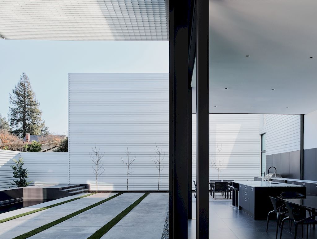 212 Tucker House in California by Stanley Saitowitz Natoma Architects