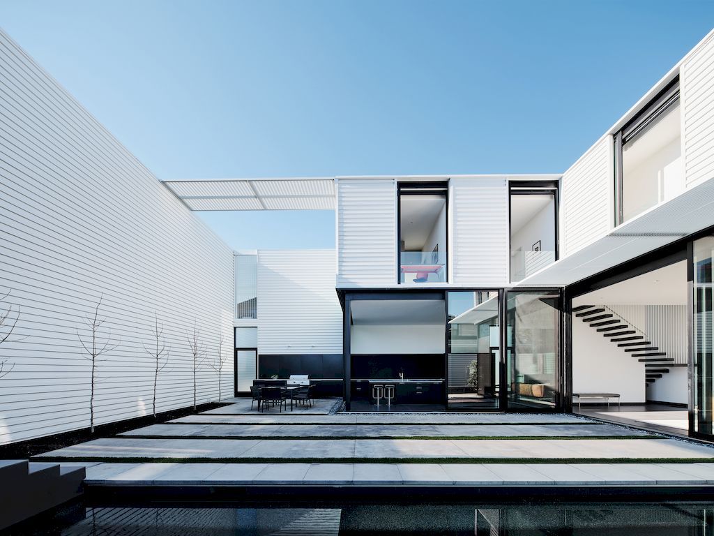 212 Tucker House in California by Stanley Saitowitz Natoma Architects
