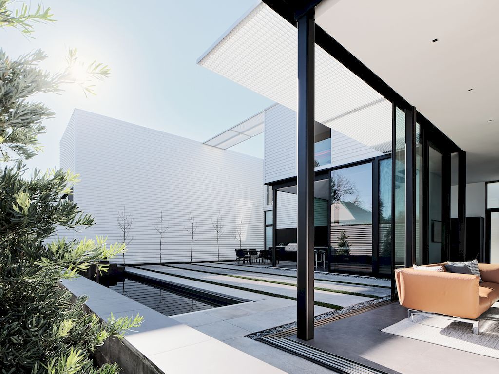212 Tucker House in California by Stanley Saitowitz Natoma Architects
