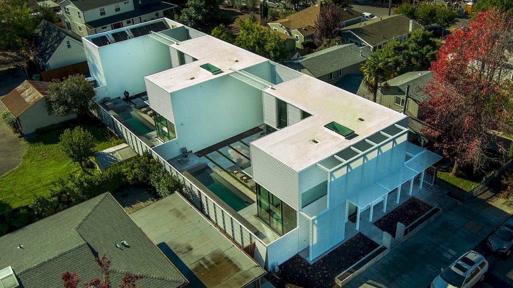 212 Tucker House in California by Stanley Saitowitz Natoma Architects