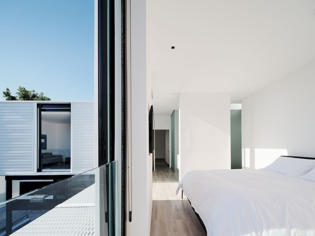 212 Tucker House in California by Stanley Saitowitz Natoma Architects 23