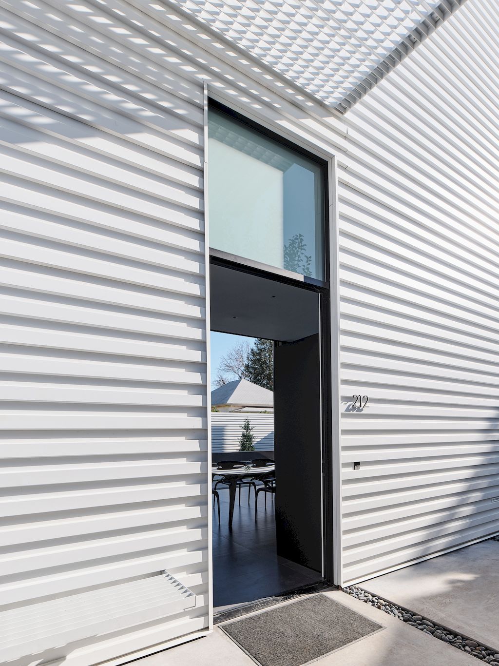 212 Tucker House in California by Stanley Saitowitz Natoma Architects