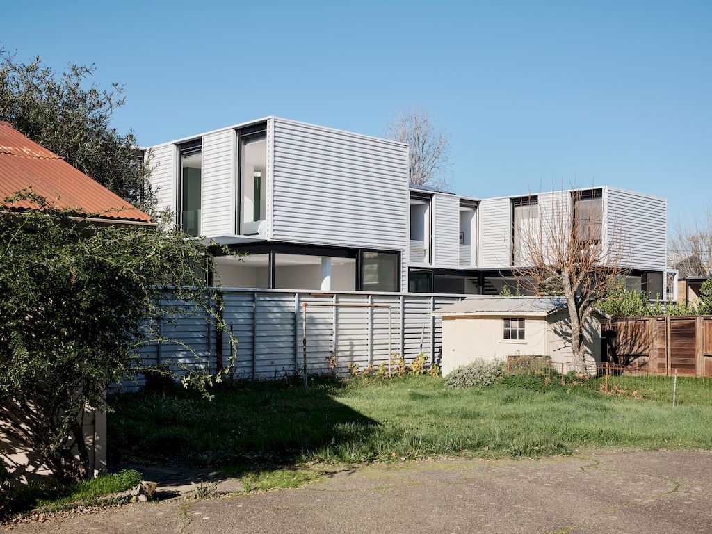 212 Tucker House in California by Stanley Saitowitz Natoma Architects