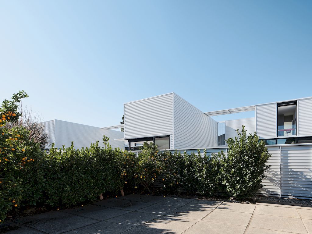 212 Tucker House in California by Stanley Saitowitz Natoma Architects