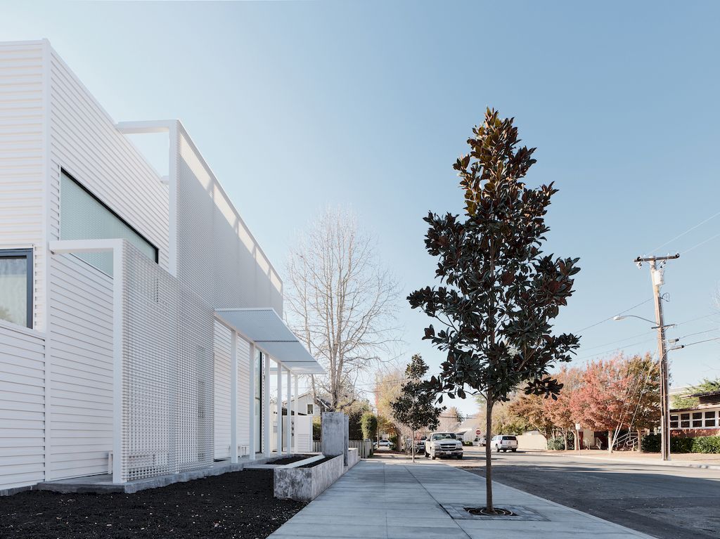 212 Tucker House in California by Stanley Saitowitz Natoma Architects