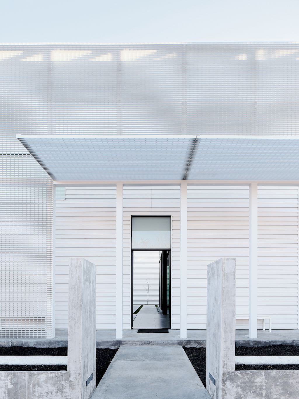 212 Tucker House in California by Stanley Saitowitz Natoma Architects