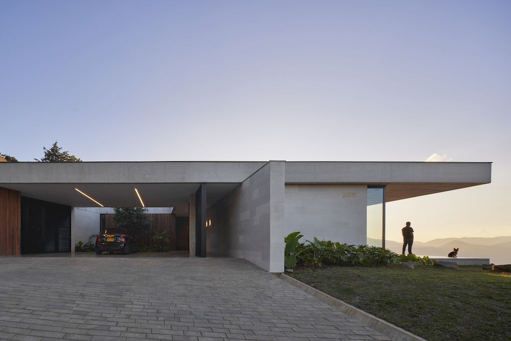 Balcony House to Enjoy Incredible Views of Nature by Bassico Arquitectos 12