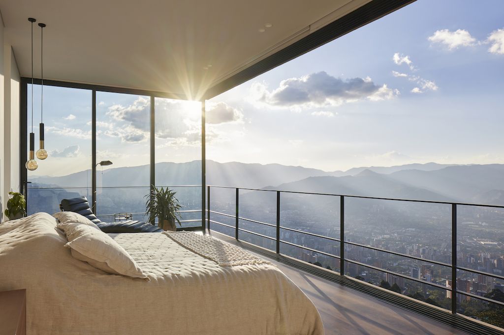 Balcony House to Enjoy Incredible Views of Nature by Bassico Arquitectos