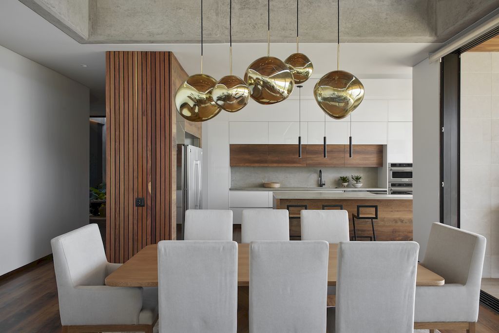 Balcony House to Enjoy Incredible Views of Nature by Bassico Arquitectos