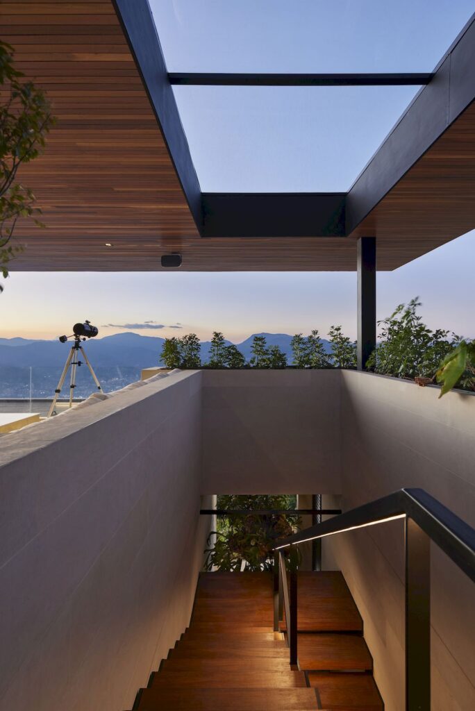 Balcony House to Enjoy Incredible Views of Nature by Bassico Arquitectos 27