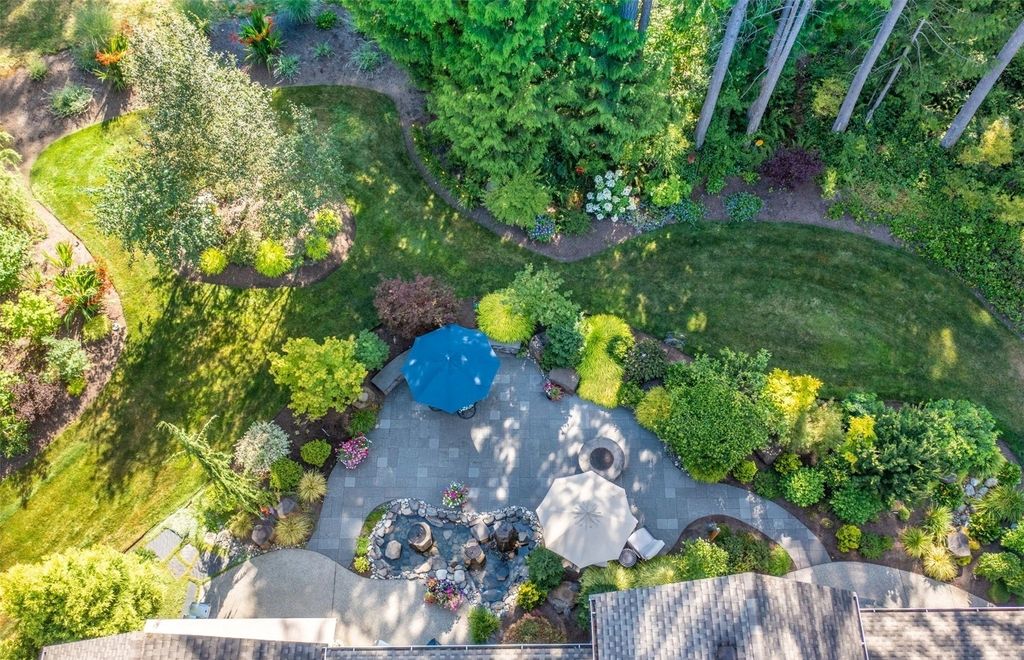 The Home in Redmond is a luxurious home with gracious room sizes and cozy spaces, now available for sale. This home located at 9215 255th Avenue NE, Redmond, Washington
