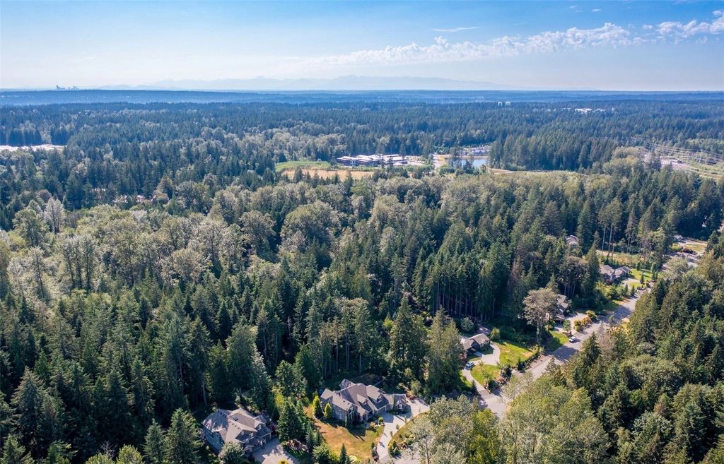 The Home in Redmond is a luxurious home with gracious room sizes and cozy spaces, now available for sale. This home located at 9215 255th Avenue NE, Redmond, Washington