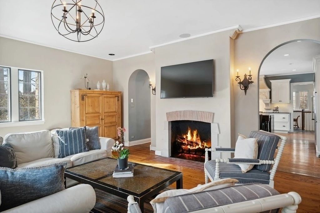 The House in Kenilworth is a distinguished home with a stately circular drive boasts an extra large lot...over a half acre, now available for sale. This home located at 355 Kenilworth Ave, Kenilworth, Illinois