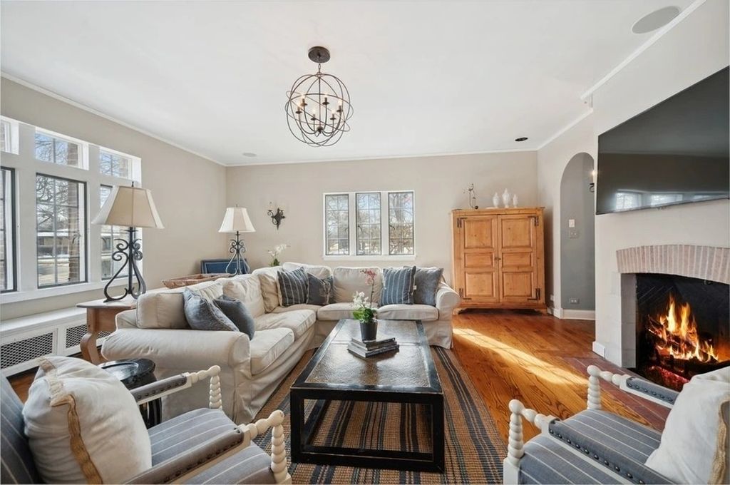 The House in Kenilworth is a distinguished home with a stately circular drive boasts an extra large lot...over a half acre, now available for sale. This home located at 355 Kenilworth Ave, Kenilworth, Illinois