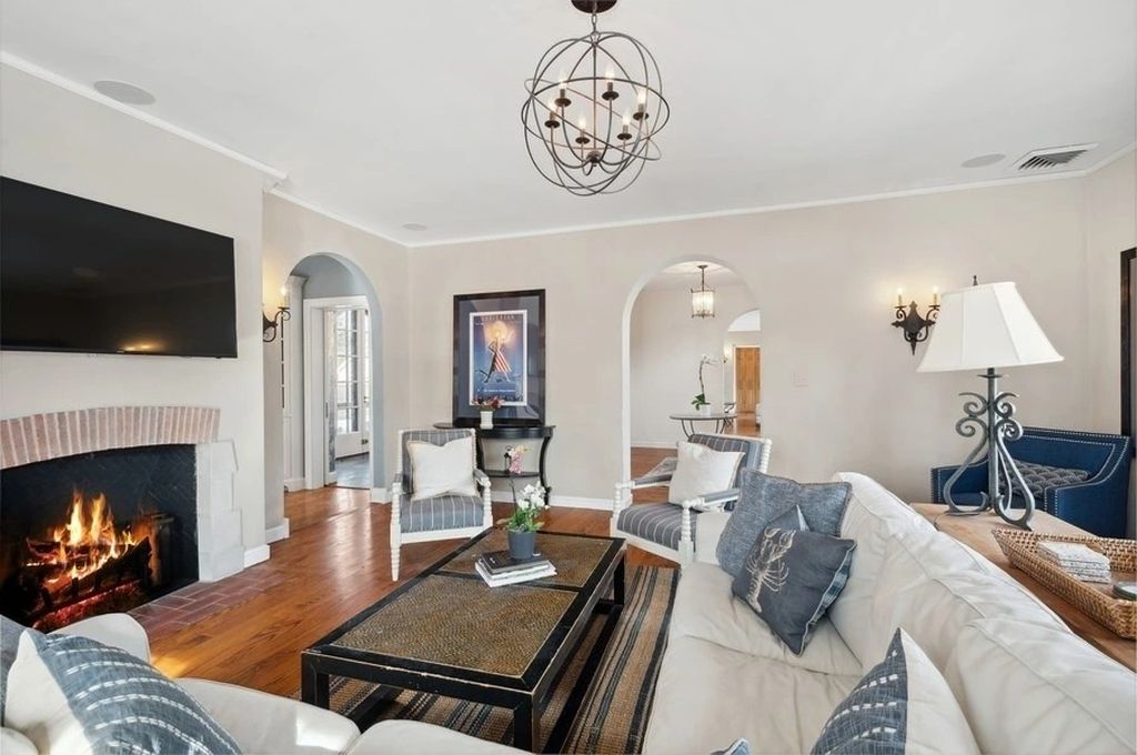 The House in Kenilworth is a distinguished home with a stately circular drive boasts an extra large lot...over a half acre, now available for sale. This home located at 355 Kenilworth Ave, Kenilworth, Illinois