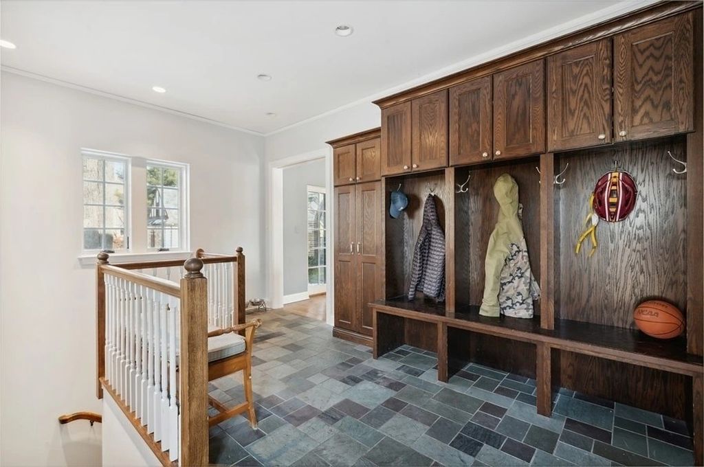 The House in Kenilworth is a distinguished home with a stately circular drive boasts an extra large lot...over a half acre, now available for sale. This home located at 355 Kenilworth Ave, Kenilworth, Illinois