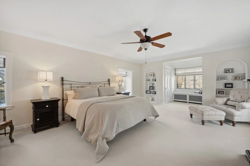 The House in Kenilworth is a distinguished home with a stately circular drive boasts an extra large lot...over a half acre, now available for sale. This home located at 355 Kenilworth Ave, Kenilworth, Illinois