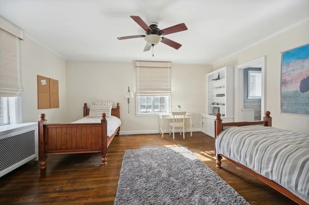 The House in Kenilworth is a distinguished home with a stately circular drive boasts an extra large lot...over a half acre, now available for sale. This home located at 355 Kenilworth Ave, Kenilworth, Illinois