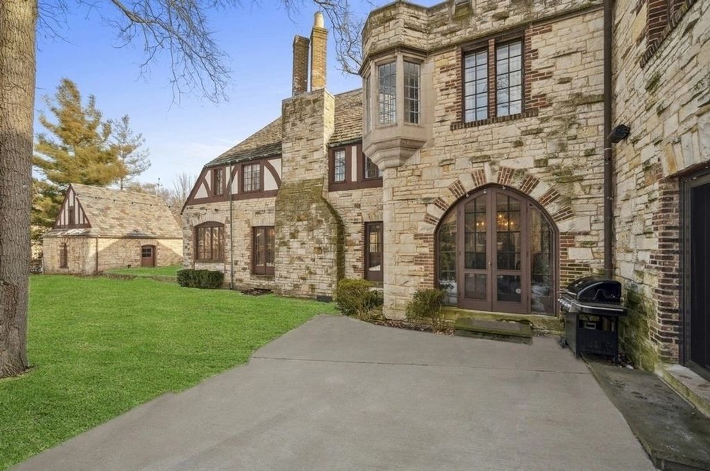 The House in Kenilworth is a distinguished home with a stately circular drive boasts an extra large lot...over a half acre, now available for sale. This home located at 355 Kenilworth Ave, Kenilworth, Illinois