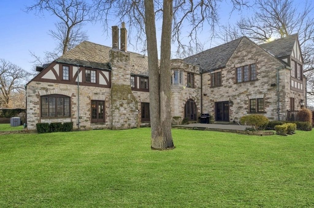 The House in Kenilworth is a distinguished home with a stately circular drive boasts an extra large lot...over a half acre, now available for sale. This home located at 355 Kenilworth Ave, Kenilworth, Illinois