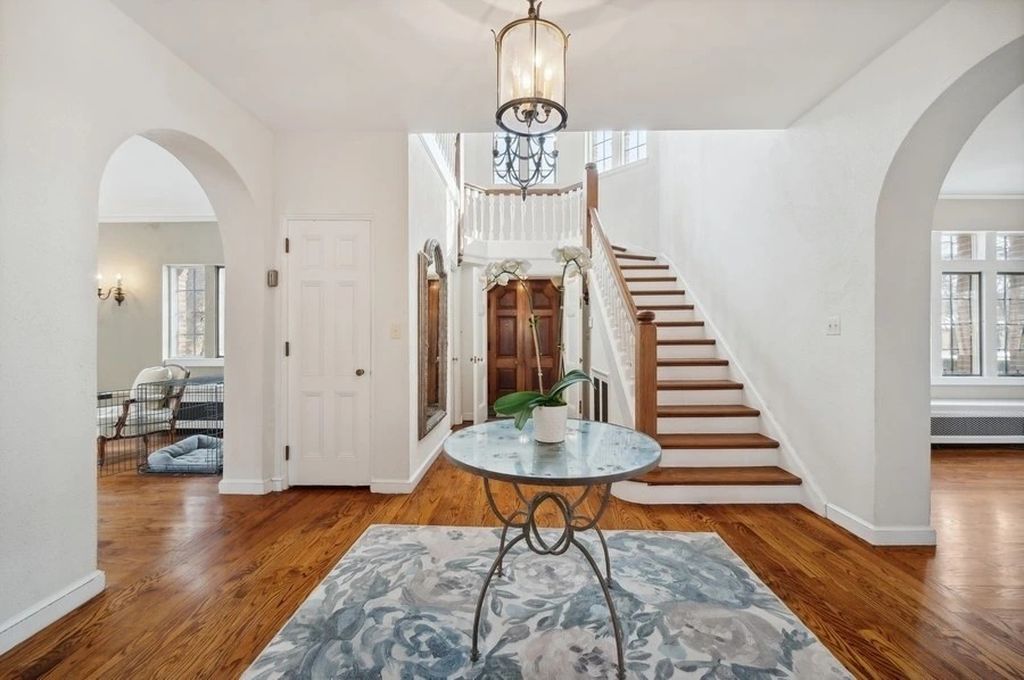 The House in Kenilworth is a distinguished home with a stately circular drive boasts an extra large lot...over a half acre, now available for sale. This home located at 355 Kenilworth Ave, Kenilworth, Illinois