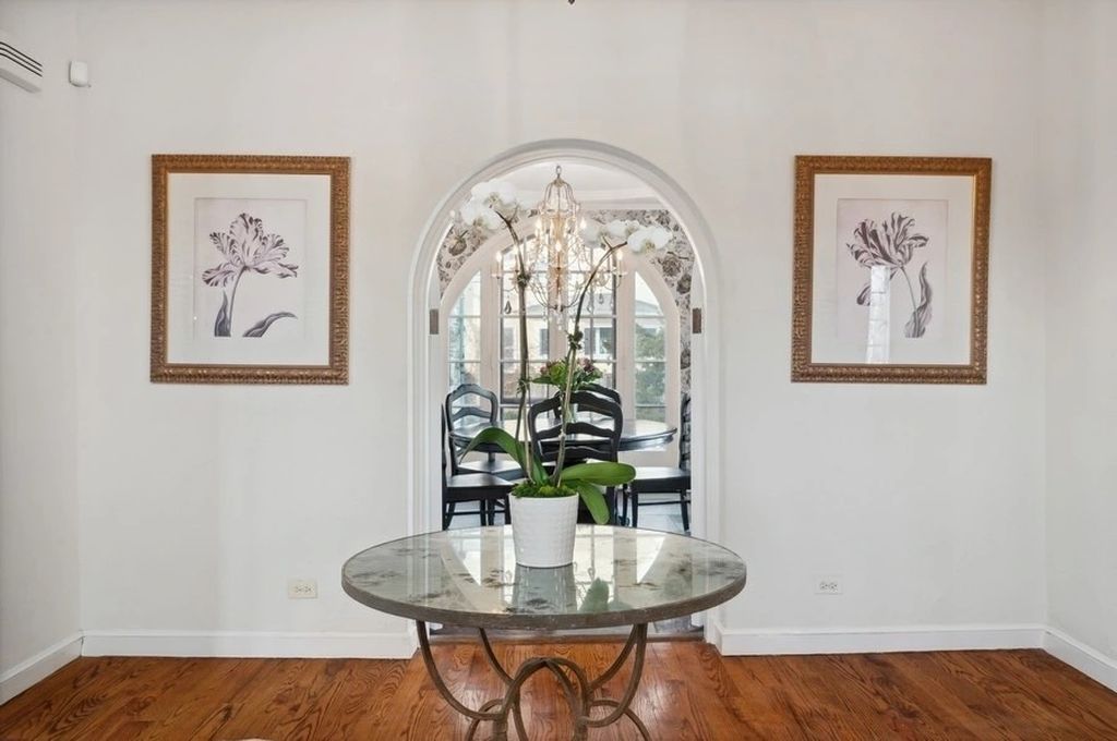 The House in Kenilworth is a distinguished home with a stately circular drive boasts an extra large lot...over a half acre, now available for sale. This home located at 355 Kenilworth Ave, Kenilworth, Illinois