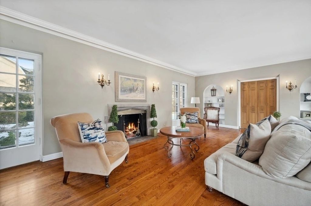 The House in Kenilworth is a distinguished home with a stately circular drive boasts an extra large lot...over a half acre, now available for sale. This home located at 355 Kenilworth Ave, Kenilworth, Illinois