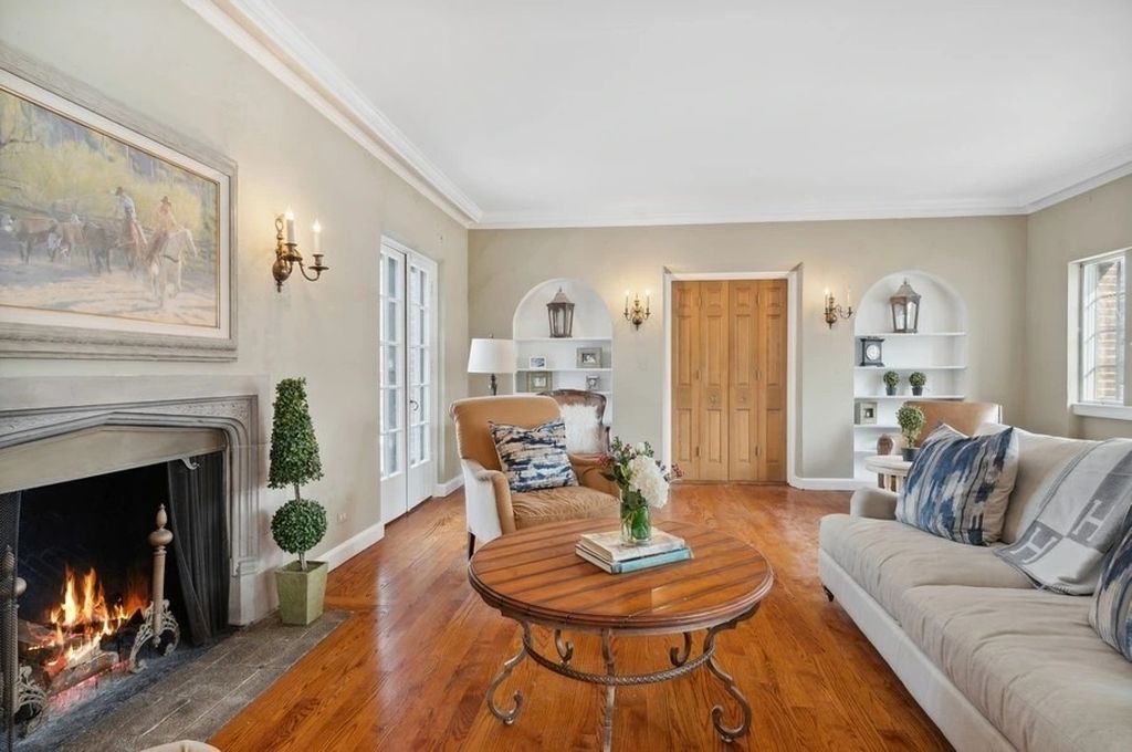 The House in Kenilworth is a distinguished home with a stately circular drive boasts an extra large lot...over a half acre, now available for sale. This home located at 355 Kenilworth Ave, Kenilworth, Illinois