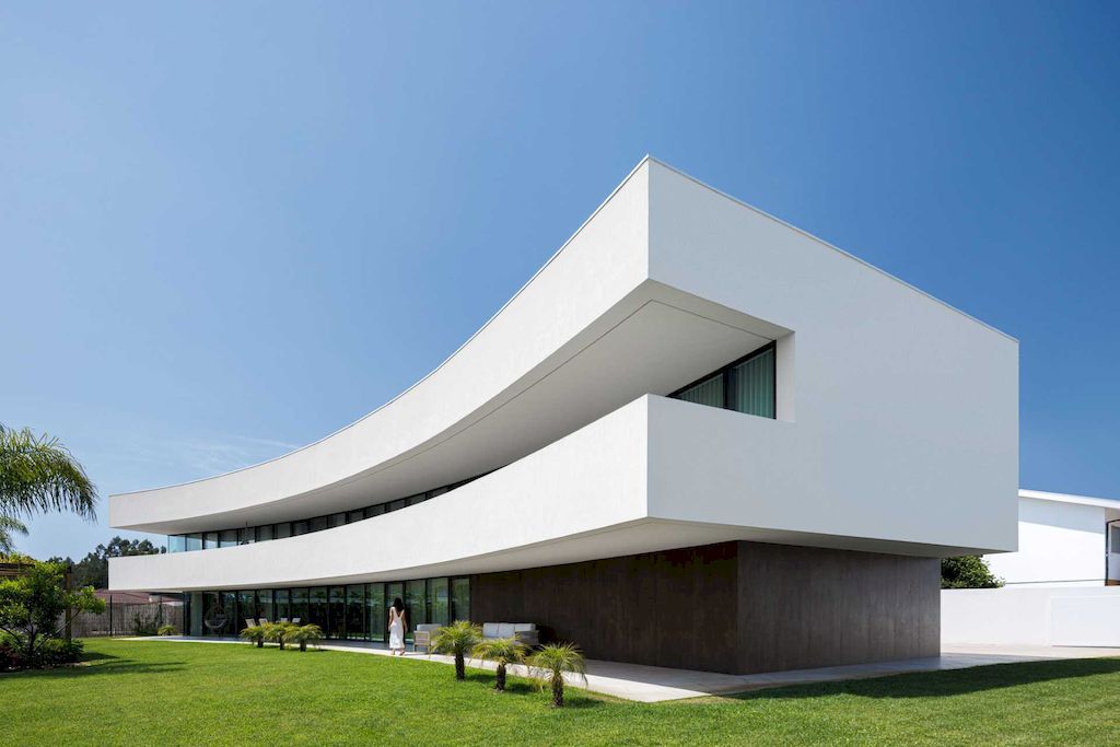 Casa 109, Peaceful Pure white block by FRARI - architecture network