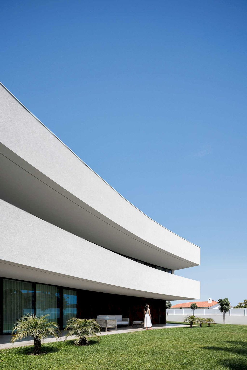 Casa 109, Peaceful Pure white block by FRARI - architecture network