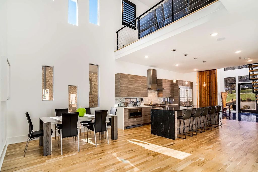 The Estate in Nashville is a luxurious home having all amenities and more, especially a newly built amazing outdoor living space with bar/dining area now available for sale. This home located at 4506B Belmont Park Ter, Nashville, Tennessee; offering 05 bedrooms and 04 bathrooms with 4,074 square feet of living spaces.