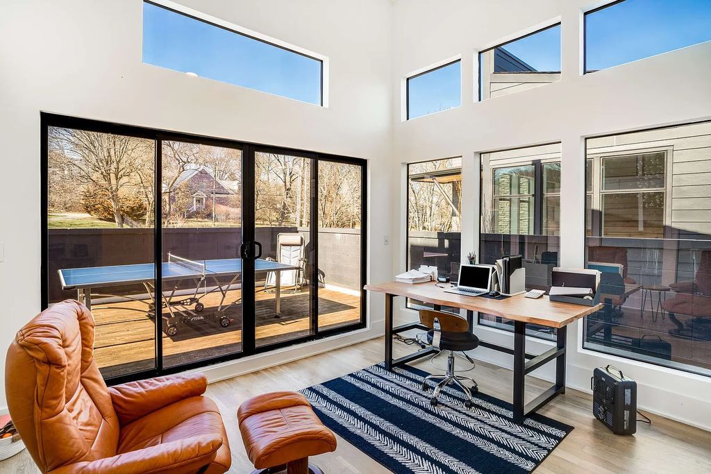 The Estate in Nashville is a luxurious home having all amenities and more, especially a newly built amazing outdoor living space with bar/dining area now available for sale. This home located at 4506B Belmont Park Ter, Nashville, Tennessee; offering 05 bedrooms and 04 bathrooms with 4,074 square feet of living spaces.