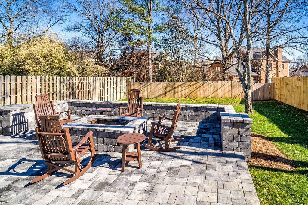 The Estate in Nashville is a luxurious home having all amenities and more, especially a newly built amazing outdoor living space with bar/dining area now available for sale. This home located at 4506B Belmont Park Ter, Nashville, Tennessee; offering 05 bedrooms and 04 bathrooms with 4,074 square feet of living spaces.