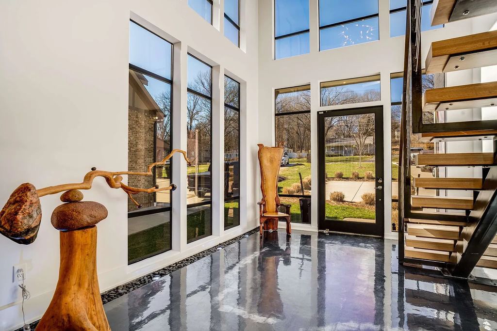 The Estate in Nashville is a luxurious home having all amenities and more, especially a newly built amazing outdoor living space with bar/dining area now available for sale. This home located at 4506B Belmont Park Ter, Nashville, Tennessee; offering 05 bedrooms and 04 bathrooms with 4,074 square feet of living spaces.