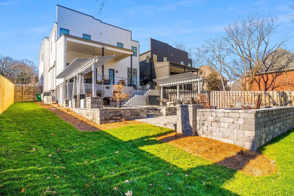 The Estate in Nashville is a luxurious home having all amenities and more, especially a newly built amazing outdoor living space with bar/dining area now available for sale. This home located at 4506B Belmont Park Ter, Nashville, Tennessee; offering 05 bedrooms and 04 bathrooms with 4,074 square feet of living spaces.