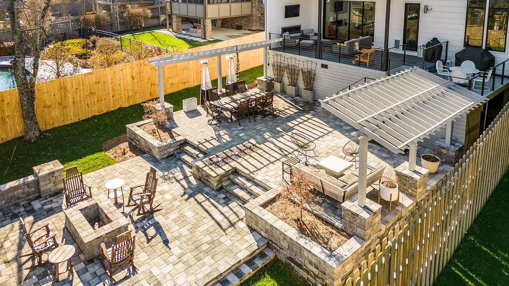The Estate in Nashville is a luxurious home having all amenities and more, especially a newly built amazing outdoor living space with bar/dining area now available for sale. This home located at 4506B Belmont Park Ter, Nashville, Tennessee; offering 05 bedrooms and 04 bathrooms with 4,074 square feet of living spaces.