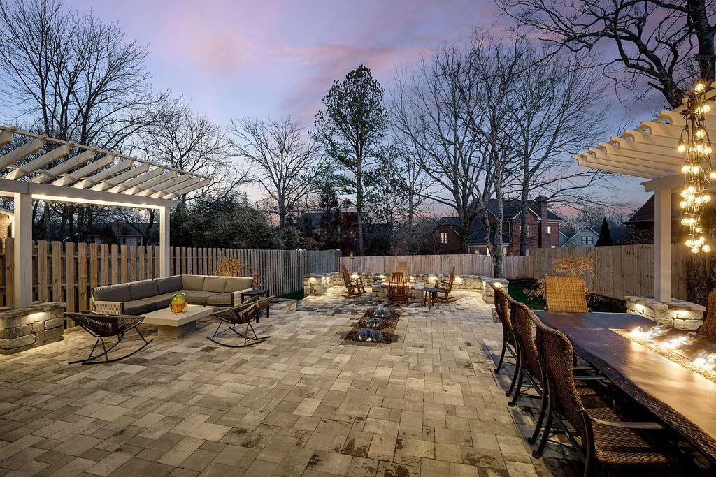 The Estate in Nashville is a luxurious home having all amenities and more, especially a newly built amazing outdoor living space with bar/dining area now available for sale. This home located at 4506B Belmont Park Ter, Nashville, Tennessee; offering 05 bedrooms and 04 bathrooms with 4,074 square feet of living spaces.