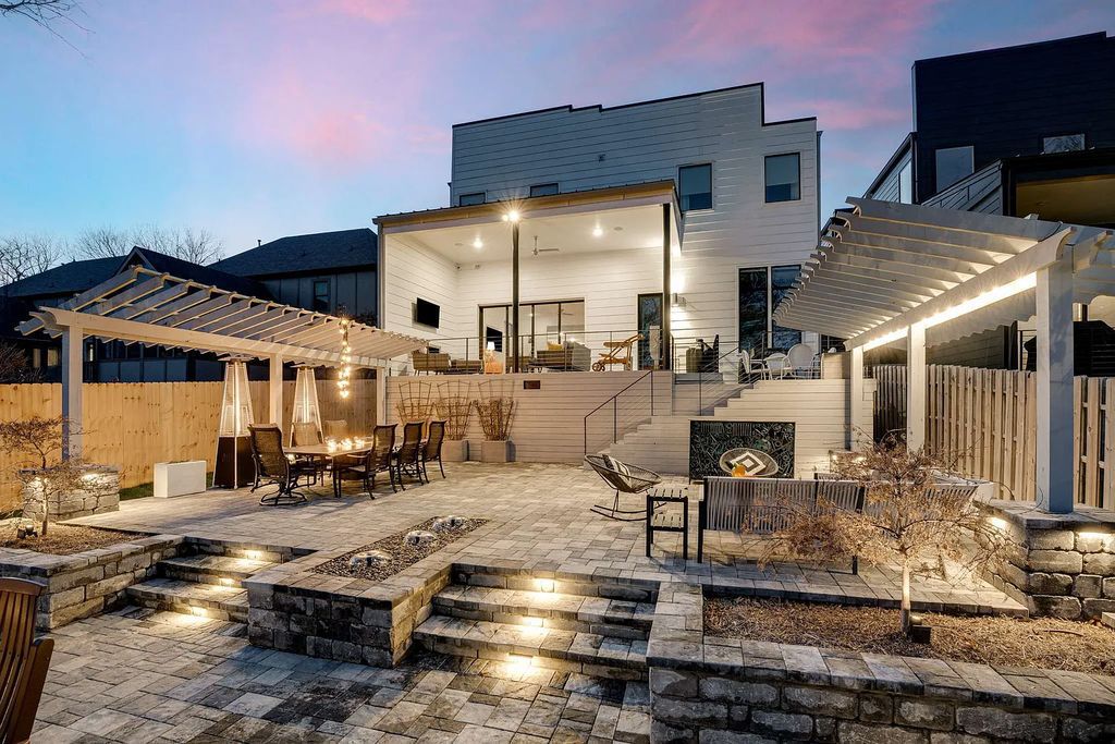 The Estate in Nashville is a luxurious home having all amenities and more, especially a newly built amazing outdoor living space with bar/dining area now available for sale. This home located at 4506B Belmont Park Ter, Nashville, Tennessee; offering 05 bedrooms and 04 bathrooms with 4,074 square feet of living spaces.