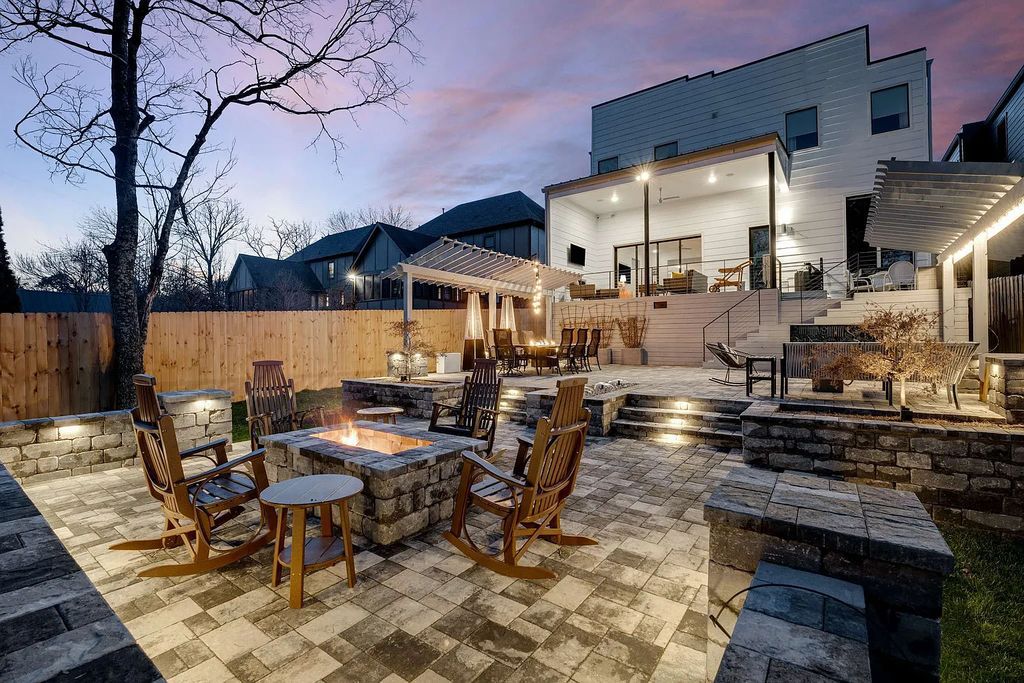 The Estate in Nashville is a luxurious home having all amenities and more, especially a newly built amazing outdoor living space with bar/dining area now available for sale. This home located at 4506B Belmont Park Ter, Nashville, Tennessee; offering 05 bedrooms and 04 bathrooms with 4,074 square feet of living spaces.