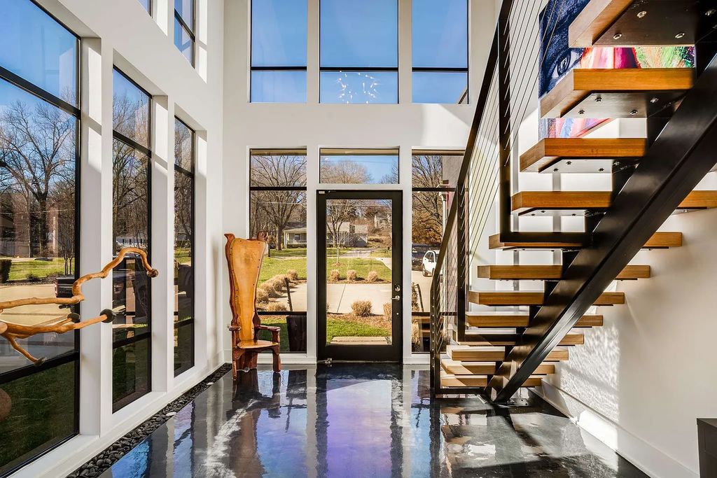The Estate in Nashville is a luxurious home having all amenities and more, especially a newly built amazing outdoor living space with bar/dining area now available for sale. This home located at 4506B Belmont Park Ter, Nashville, Tennessee; offering 05 bedrooms and 04 bathrooms with 4,074 square feet of living spaces.