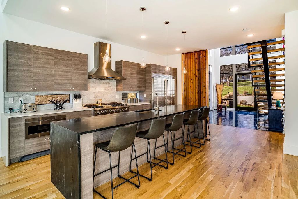 The Estate in Nashville is a luxurious home having all amenities and more, especially a newly built amazing outdoor living space with bar/dining area now available for sale. This home located at 4506B Belmont Park Ter, Nashville, Tennessee; offering 05 bedrooms and 04 bathrooms with 4,074 square feet of living spaces.