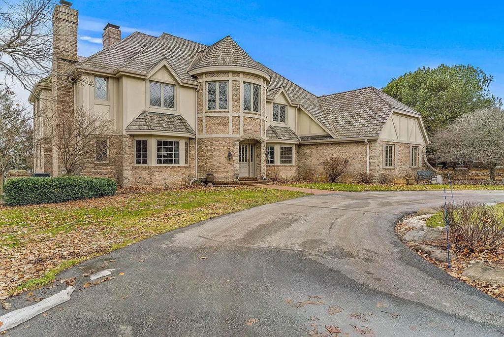 The Estate in Oconomowoc is a luxurious home with luxurious details throughout and unparalleled lakefront views now available for sale. This home located at 34595 Springbank Rd, Oconomowoc, Wisconsin; offering 04 bedrooms and 04 bathrooms with 5,694 square feet of living spaces.