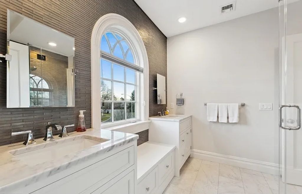 The Estate in Montclair Twp. is a luxurious home commanding stunning and picturesque panoramic views of the park now available for sale. This home located at 30 Club Rd, Montclair Twp., New Jersey; offering 06 bedrooms and 07 bathrooms with 6,500 square feet of living spaces. 