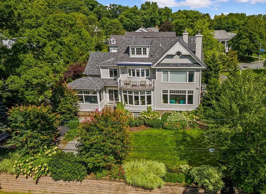 The Estate in Montclair Twp. is a luxurious home commanding stunning and picturesque panoramic views of the park now available for sale. This home located at 30 Club Rd, Montclair Twp., New Jersey; offering 06 bedrooms and 07 bathrooms with 6,500 square feet of living spaces. 