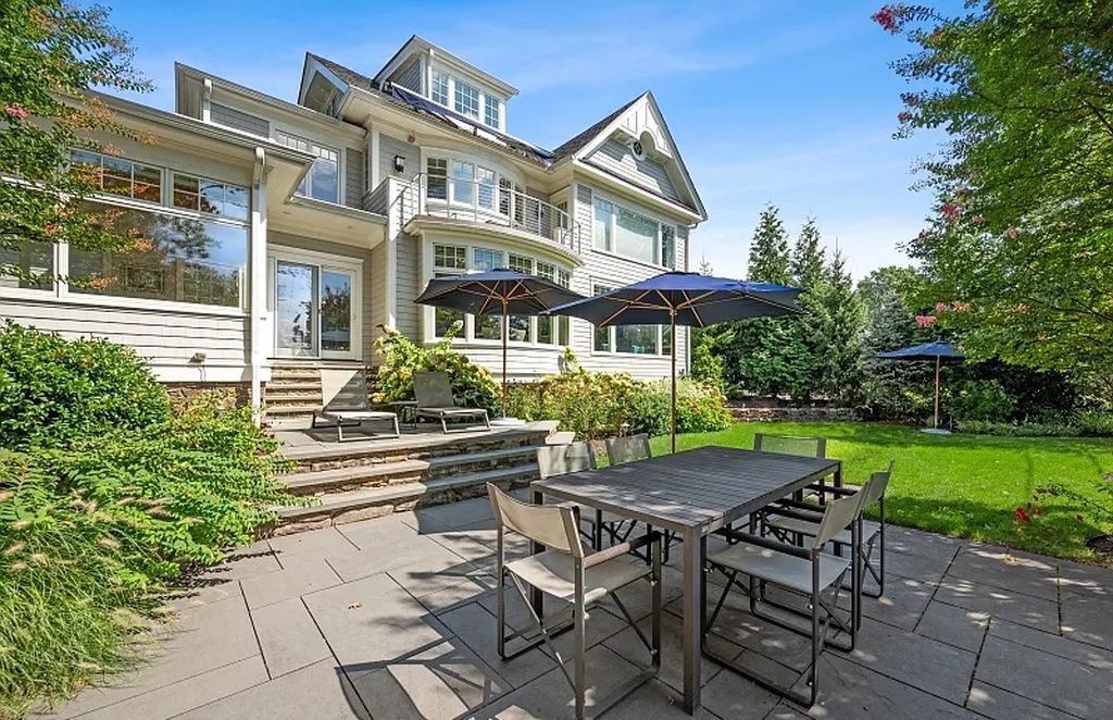 The Estate in Montclair Twp. is a luxurious home commanding stunning and picturesque panoramic views of the park now available for sale. This home located at 30 Club Rd, Montclair Twp., New Jersey; offering 06 bedrooms and 07 bathrooms with 6,500 square feet of living spaces. 