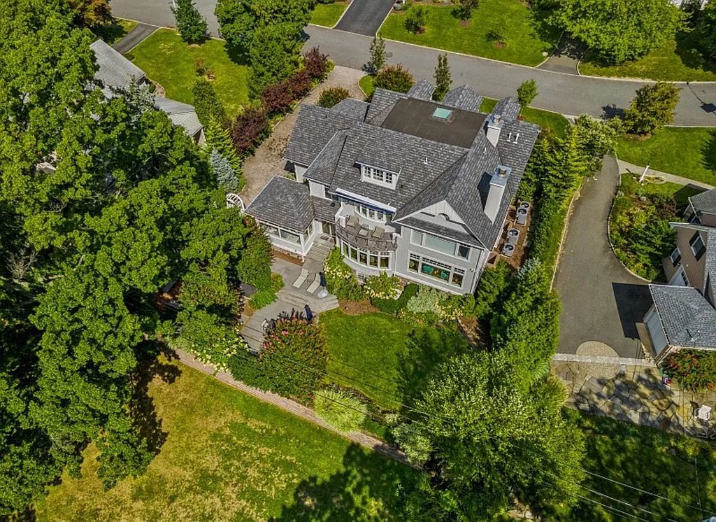The Estate in Montclair Twp. is a luxurious home commanding stunning and picturesque panoramic views of the park now available for sale. This home located at 30 Club Rd, Montclair Twp., New Jersey; offering 06 bedrooms and 07 bathrooms with 6,500 square feet of living spaces. 