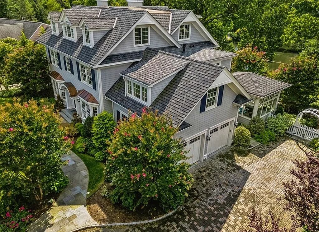 The Estate in Montclair Twp. is a luxurious home commanding stunning and picturesque panoramic views of the park now available for sale. This home located at 30 Club Rd, Montclair Twp., New Jersey; offering 06 bedrooms and 07 bathrooms with 6,500 square feet of living spaces. 