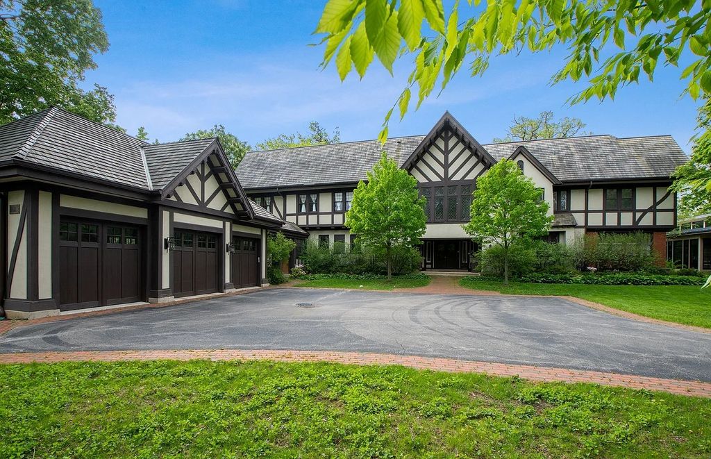 The Home in Highland Park is recently renovated to include a mix of authenticity and modern amenities, now available for sale. This home located at 80 Laurel Ave, Highland Park, Illinois